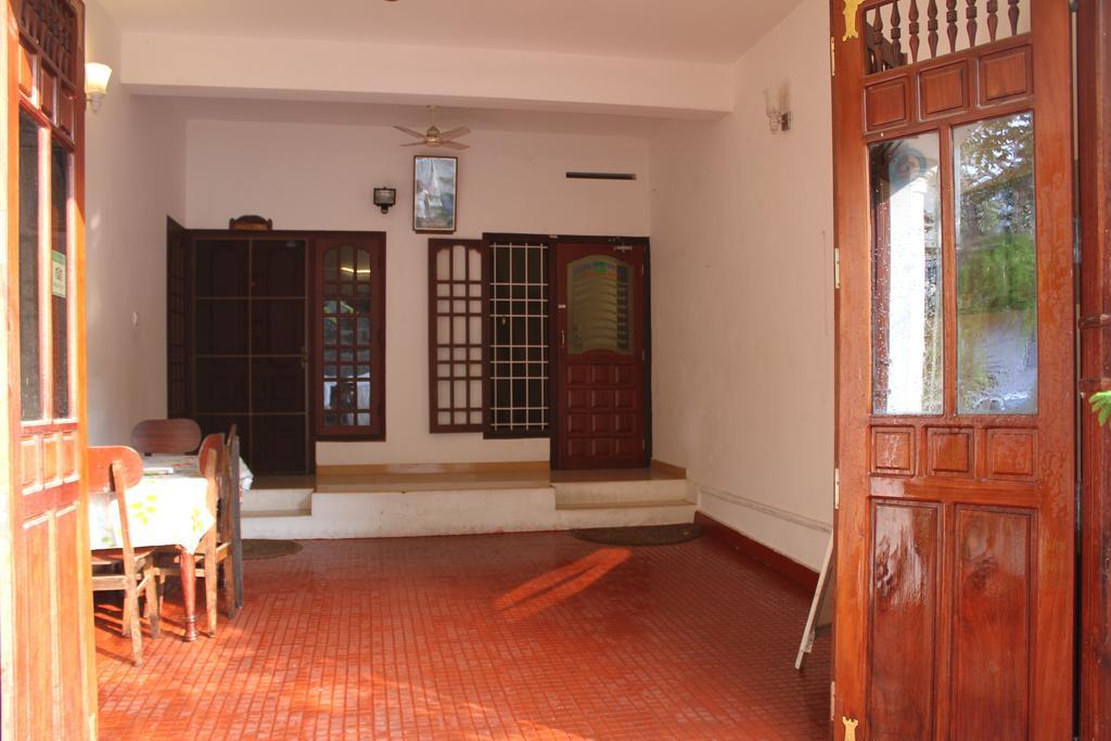 Globe Trotters * Kochi