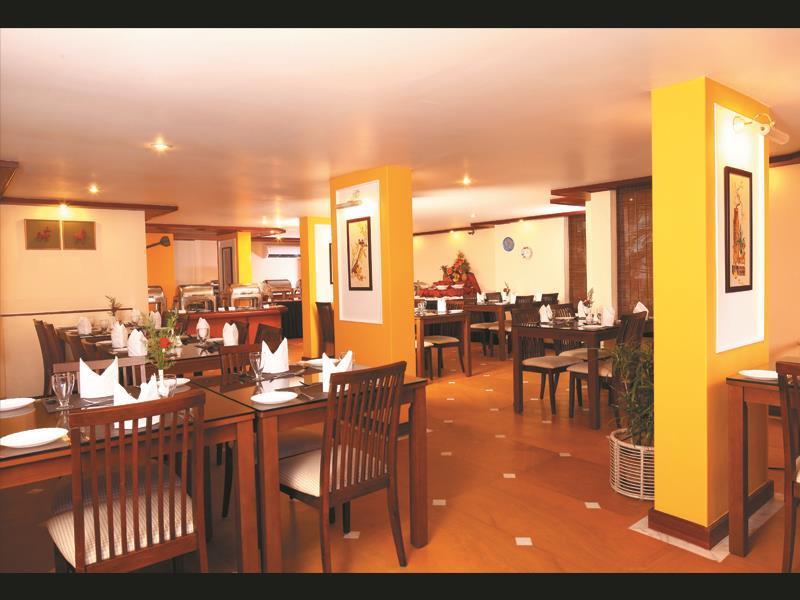 Hotel Riviera Suites 4*