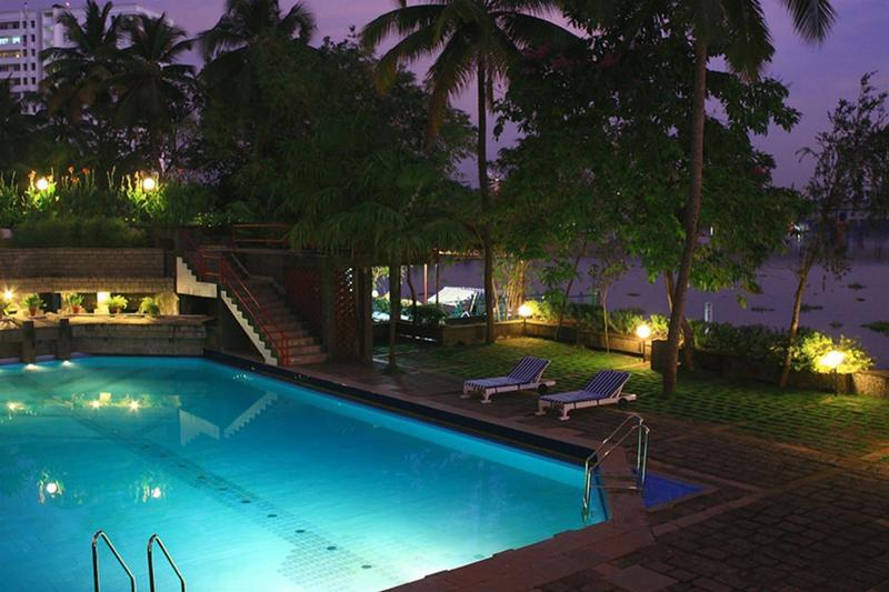 Hotel Riviera Suites Kochi