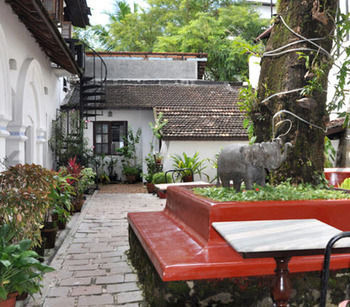 Hotel Old Courtyard