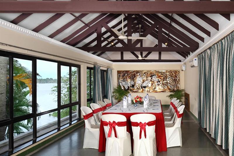 Hotel Riviera Suites 4*