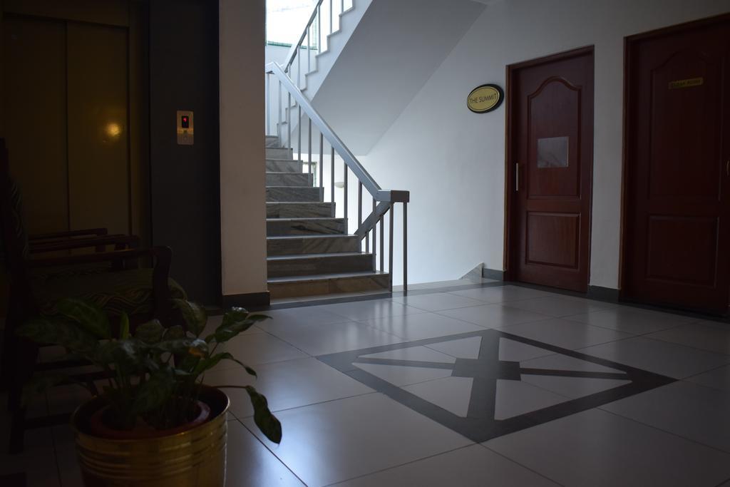 Hotel Abad Metro Kochi