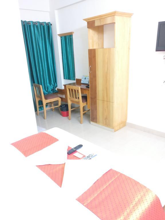 Hotel A V Residency 3*