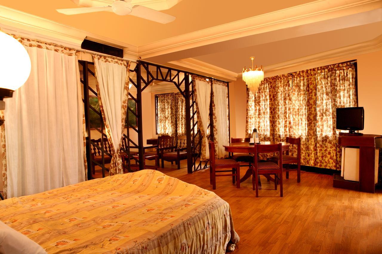 Woodlands Hotel Kochi