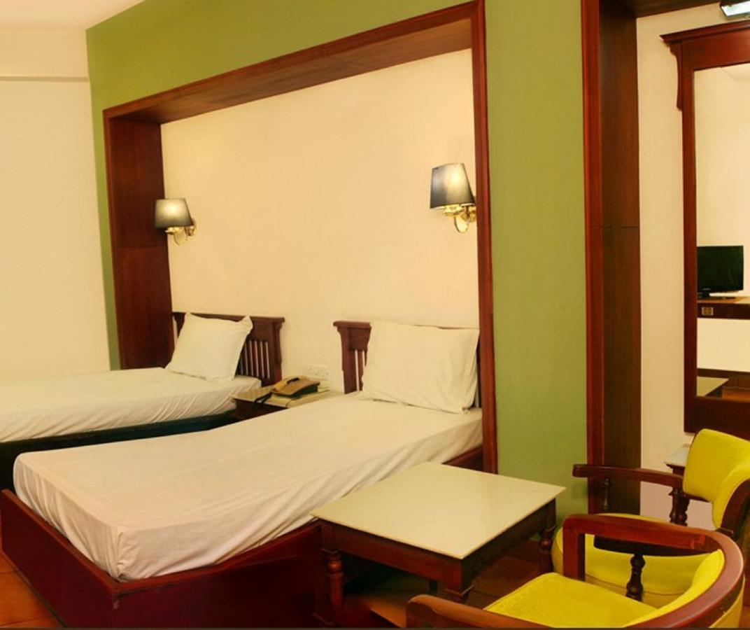 Hotel Woodlands 3*