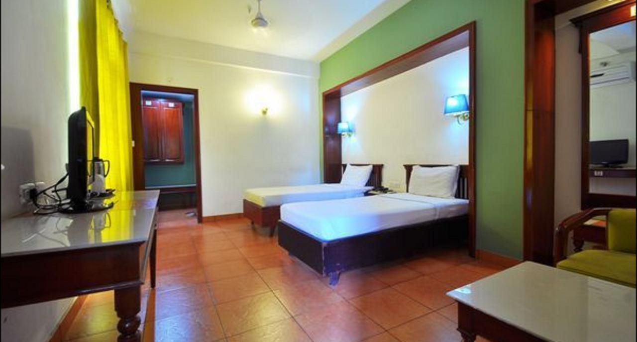 Hotel Woodlands 3*