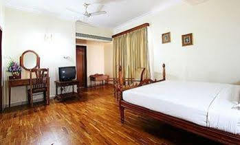 The Woods Manor Mg Road 3* Kochi