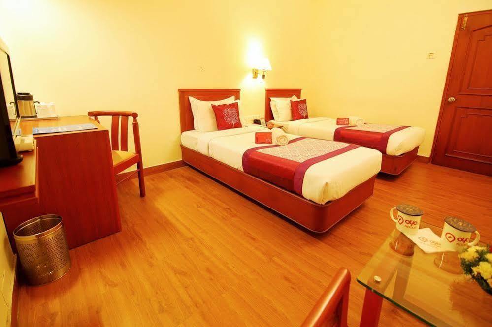 Oyo Mg Road Durbar Hall Ground 3*