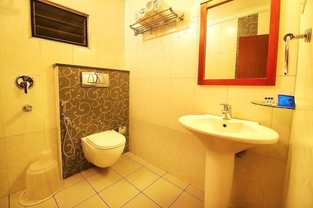 Hotel Oyo Mg Road Durbar Hall Ground 3*