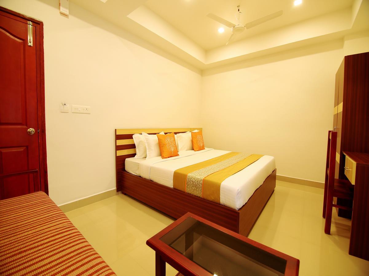 Oyo 3283 Puthens Capitol Hotel Kochi