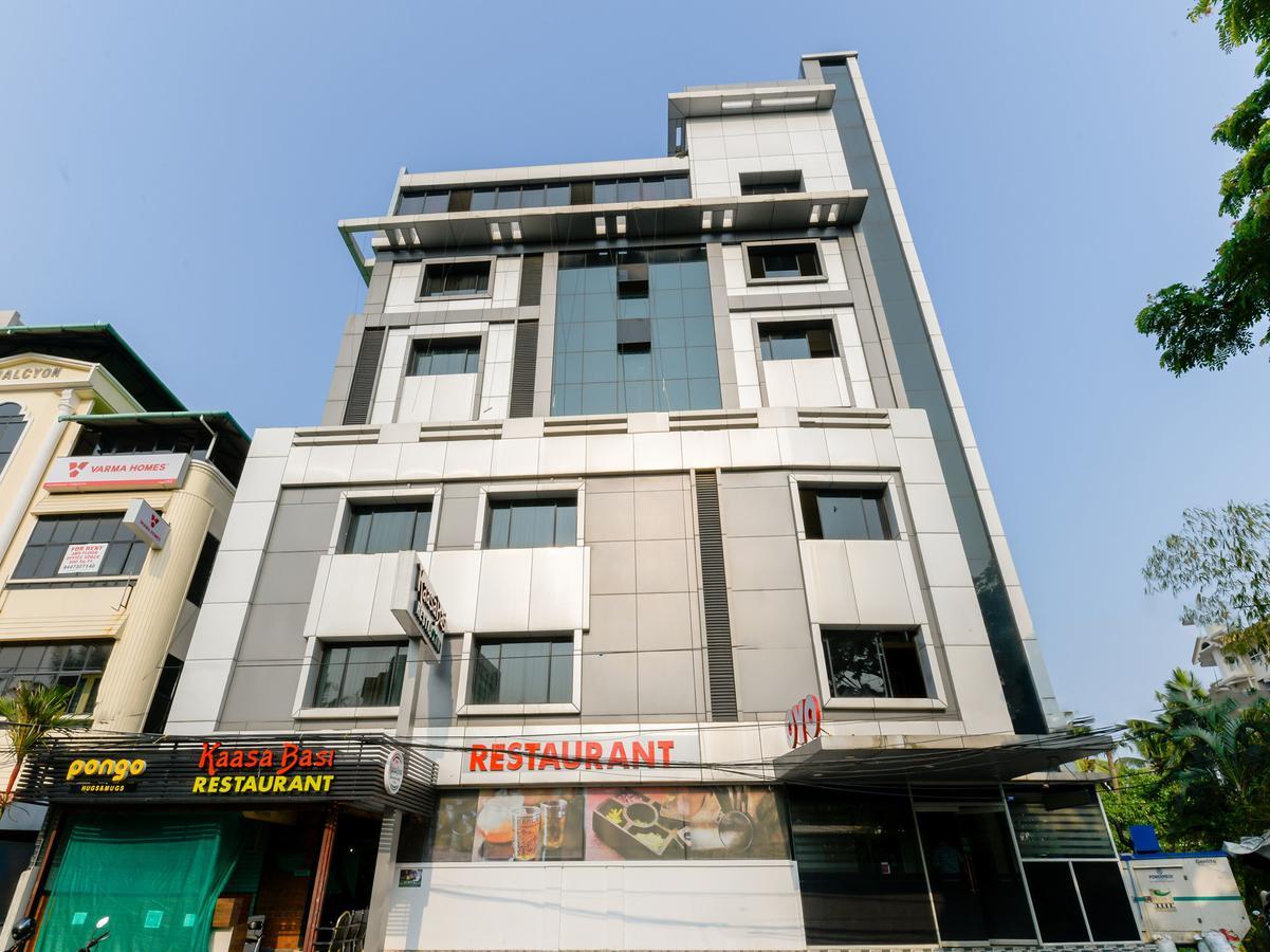 Hotel Oyo 4802 Cochin Residency Kochi