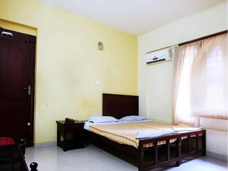 Hotel Equator