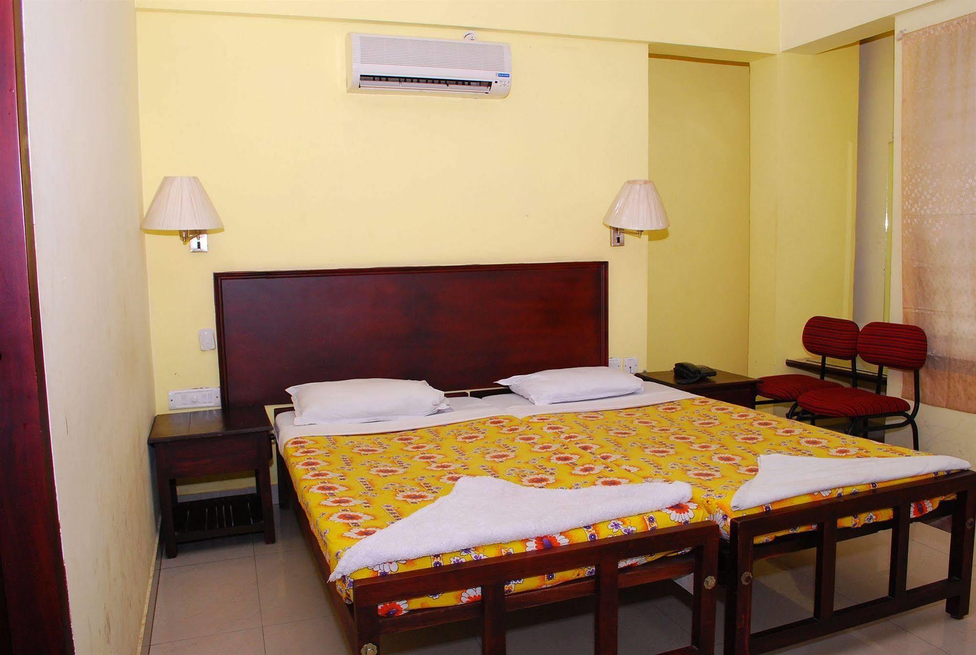 Hotel Equator 2*