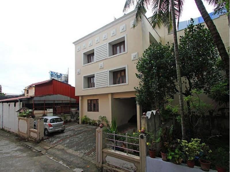 Equator Hotel