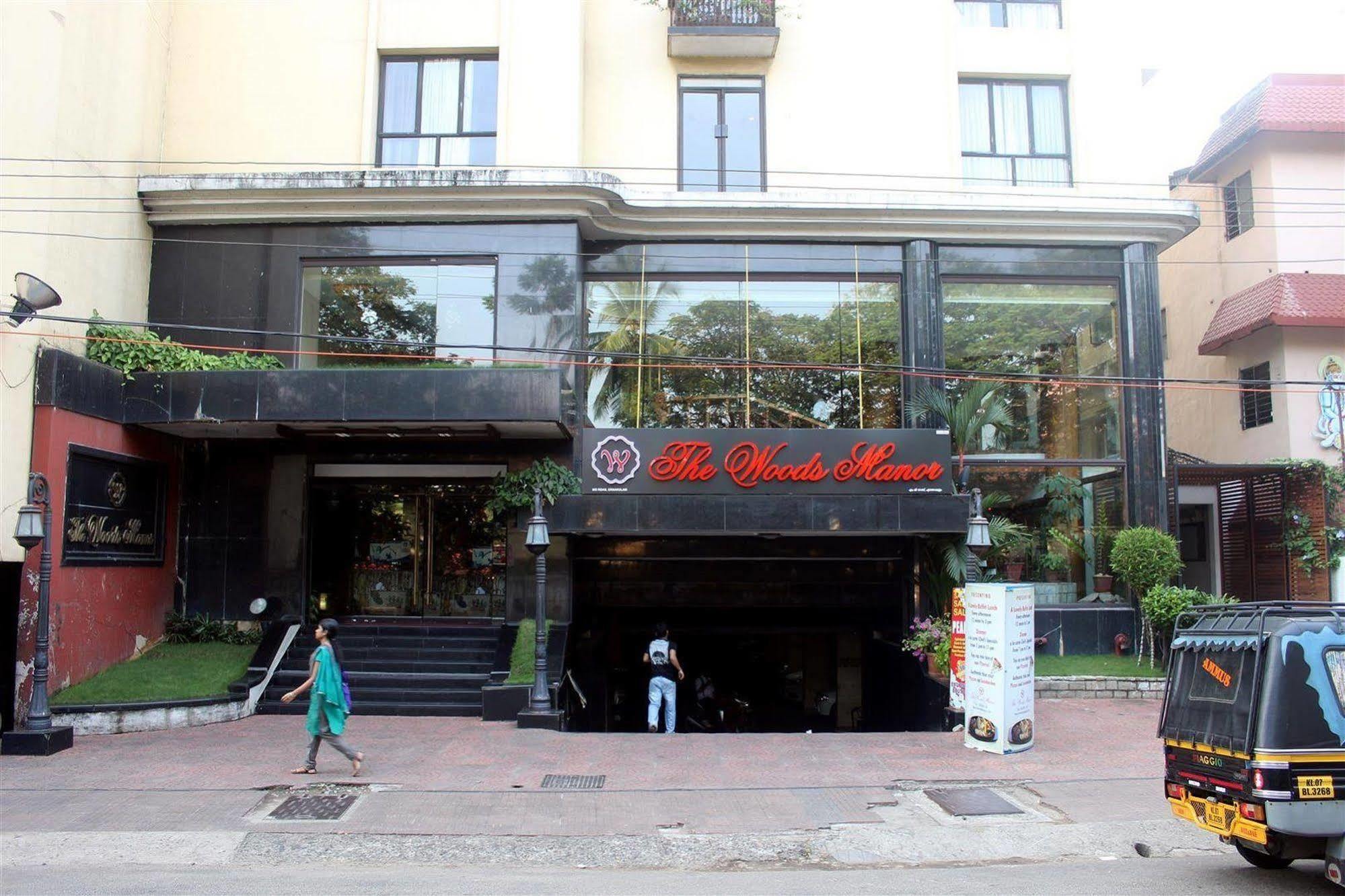 The Woods Manor Mg Road Hotel Kochi
