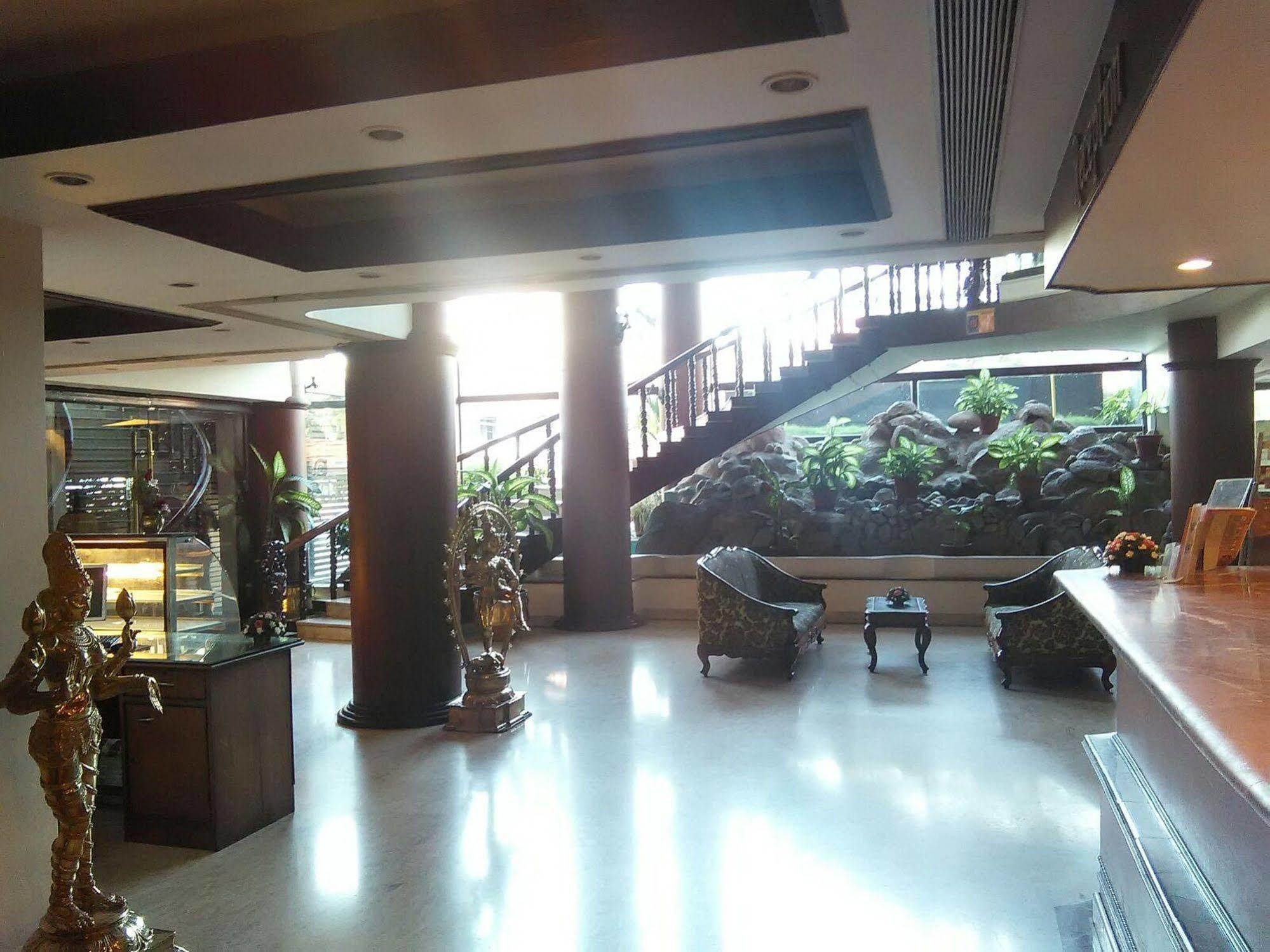 The Woods Manor Mg Road Hotel 3*