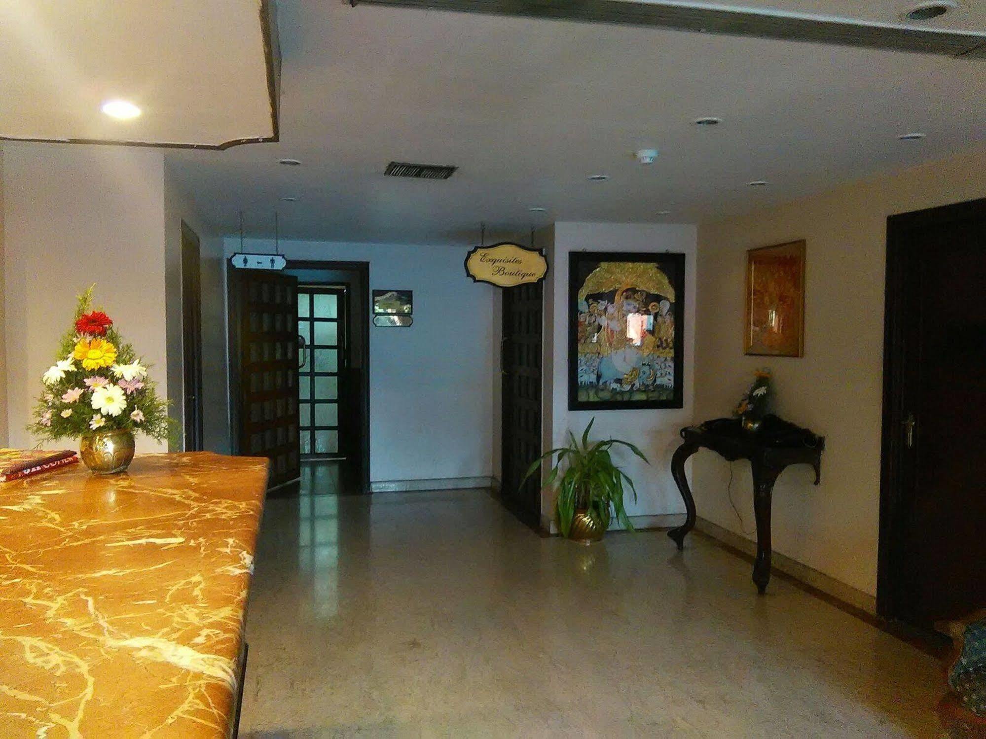 The Woods Manor Mg Road 3* Kochi