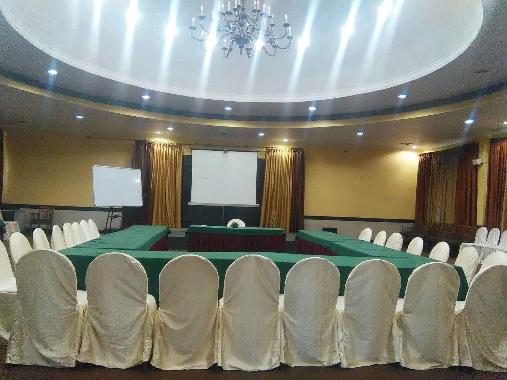 Hotel The Woods Manor Mg Road