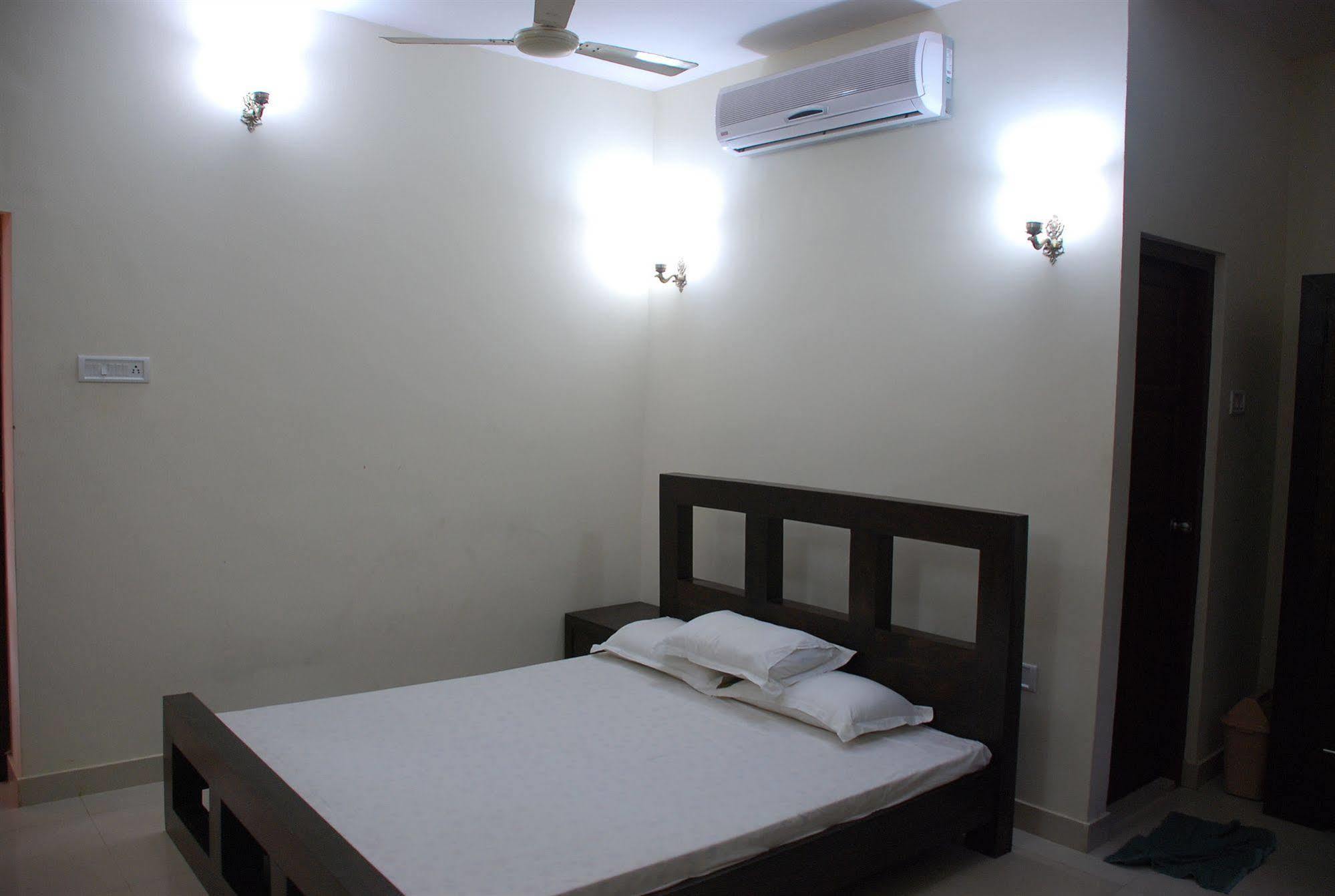 Oyo 63551 Pleasant Near 3* Kochi