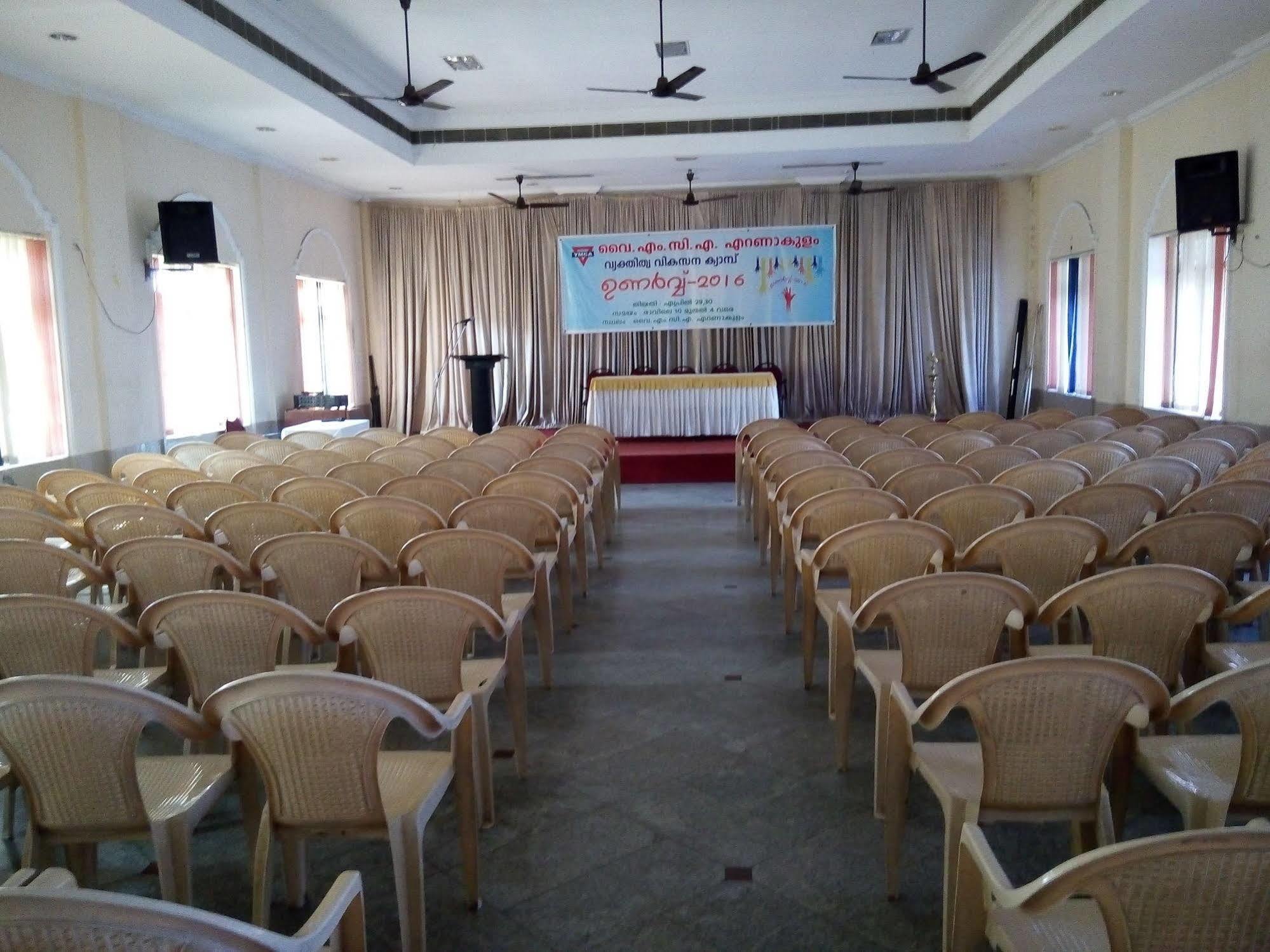 Ymca International House Hotel 2*