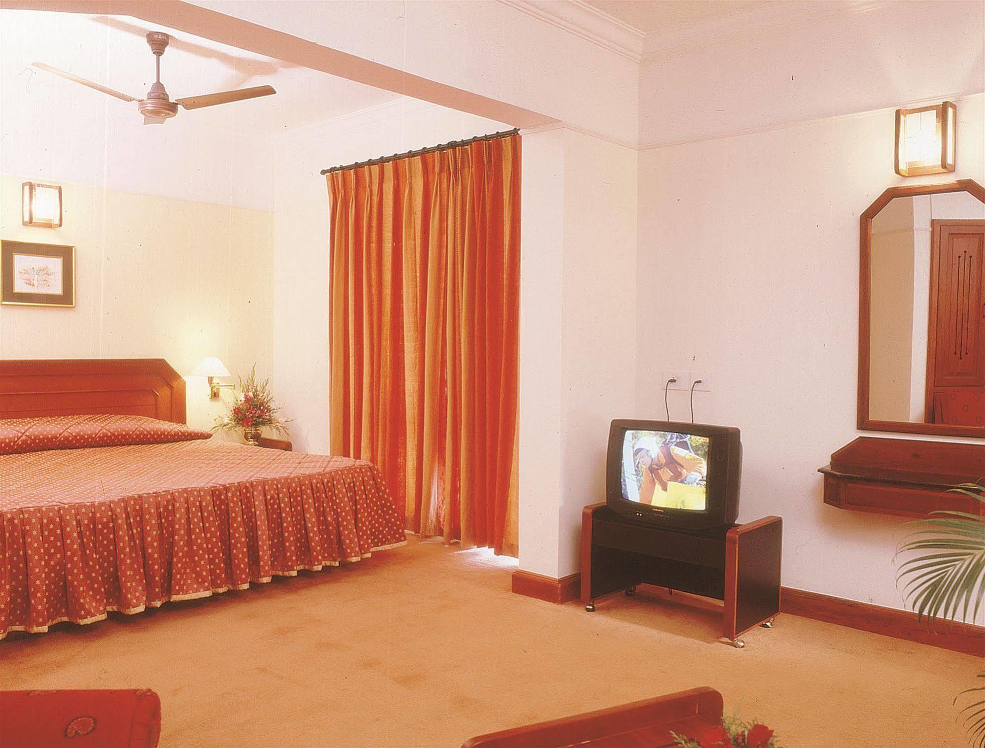 Riviera Suites Hotel 4*