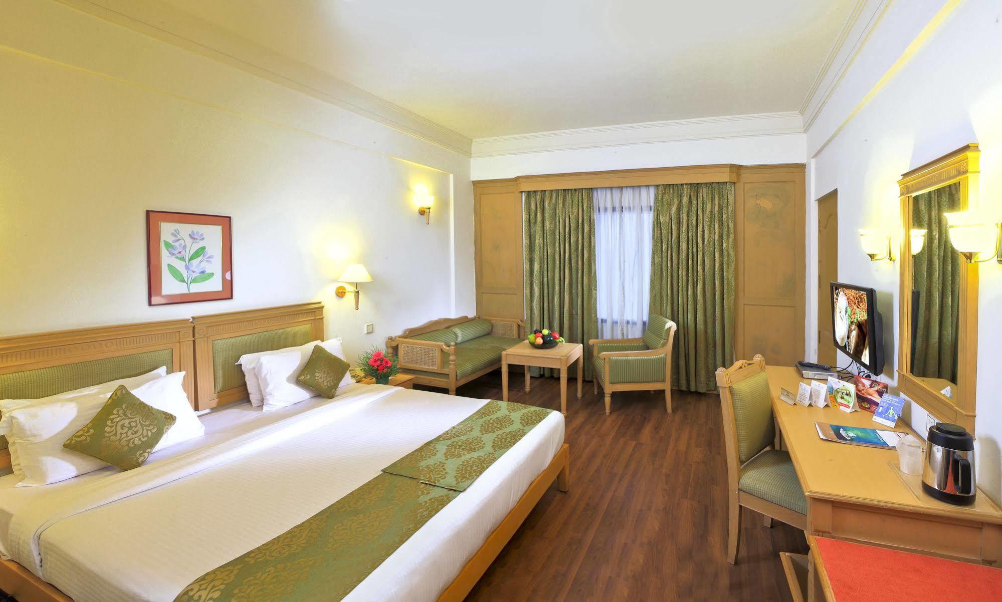 Hotel Abad Metro Kochi