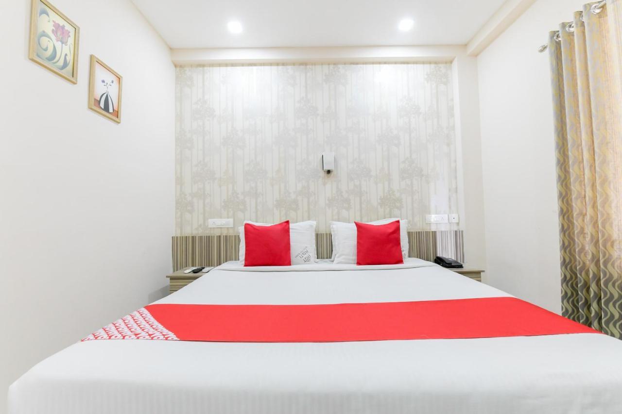 Oyo 7077 Reegate Hotel