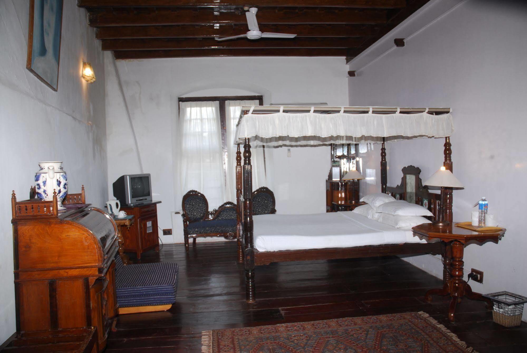 Old Courtyard 3*