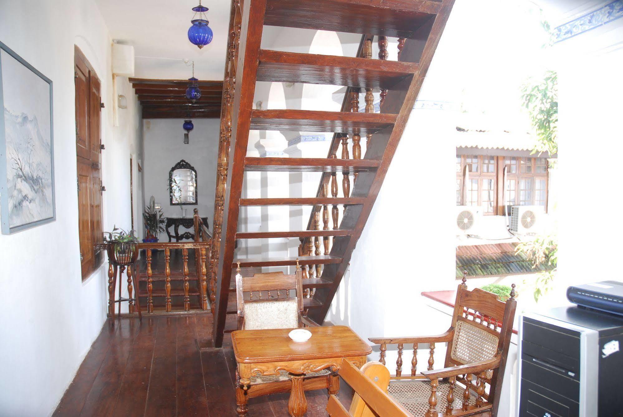 Old Courtyard 3*