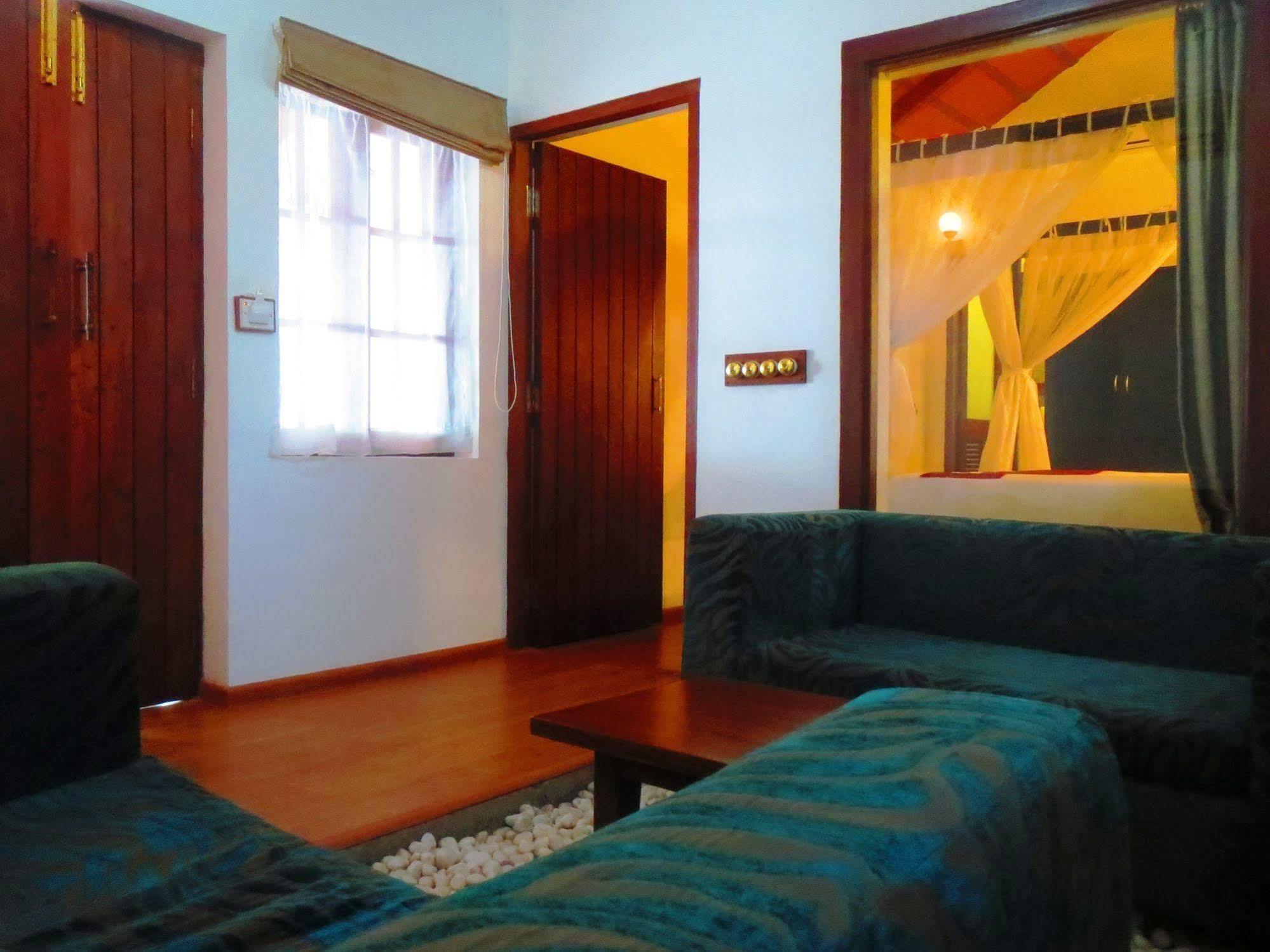 Hotel Old Lighthouse Bristow ,