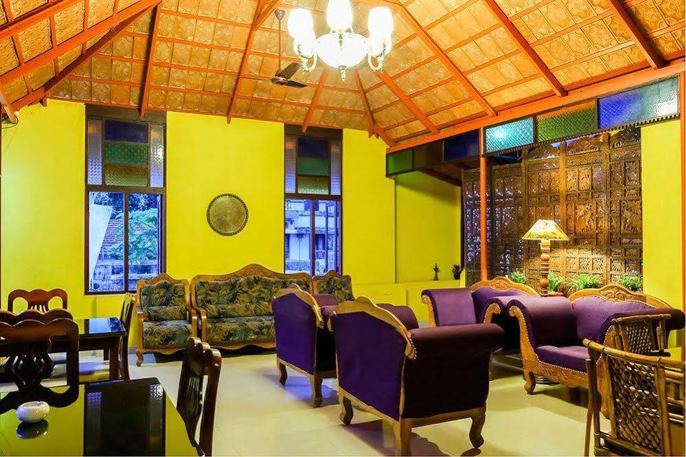 Homestay Chiramel Residency *