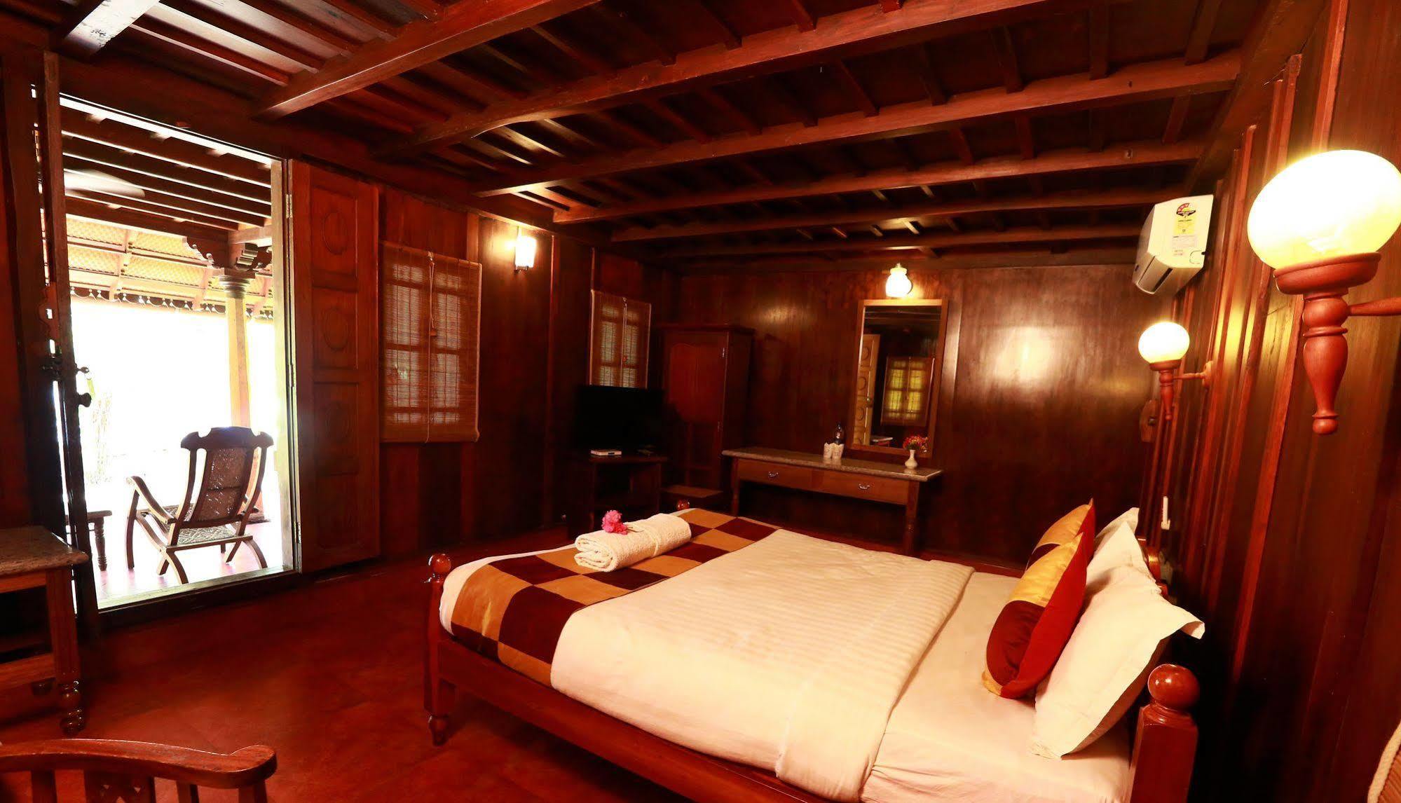 Resort Kondai Lip Backwater Heritage 4*