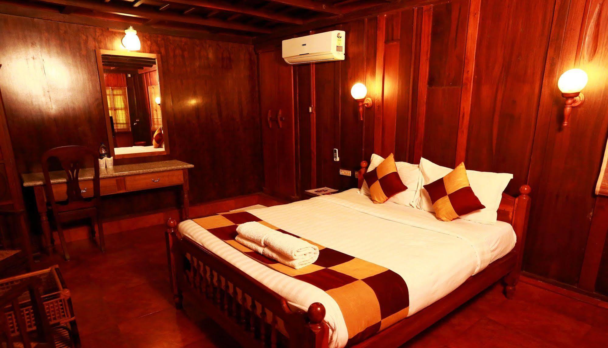 Kondai Lip Backwater Heritage Resort 4*