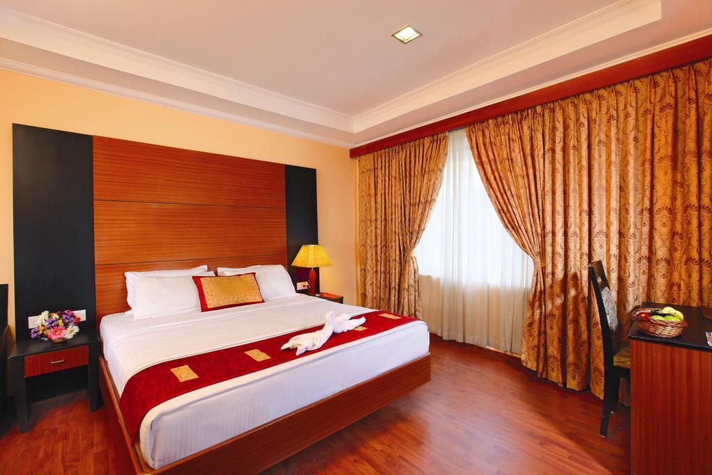 Emarald Cochin Hotel