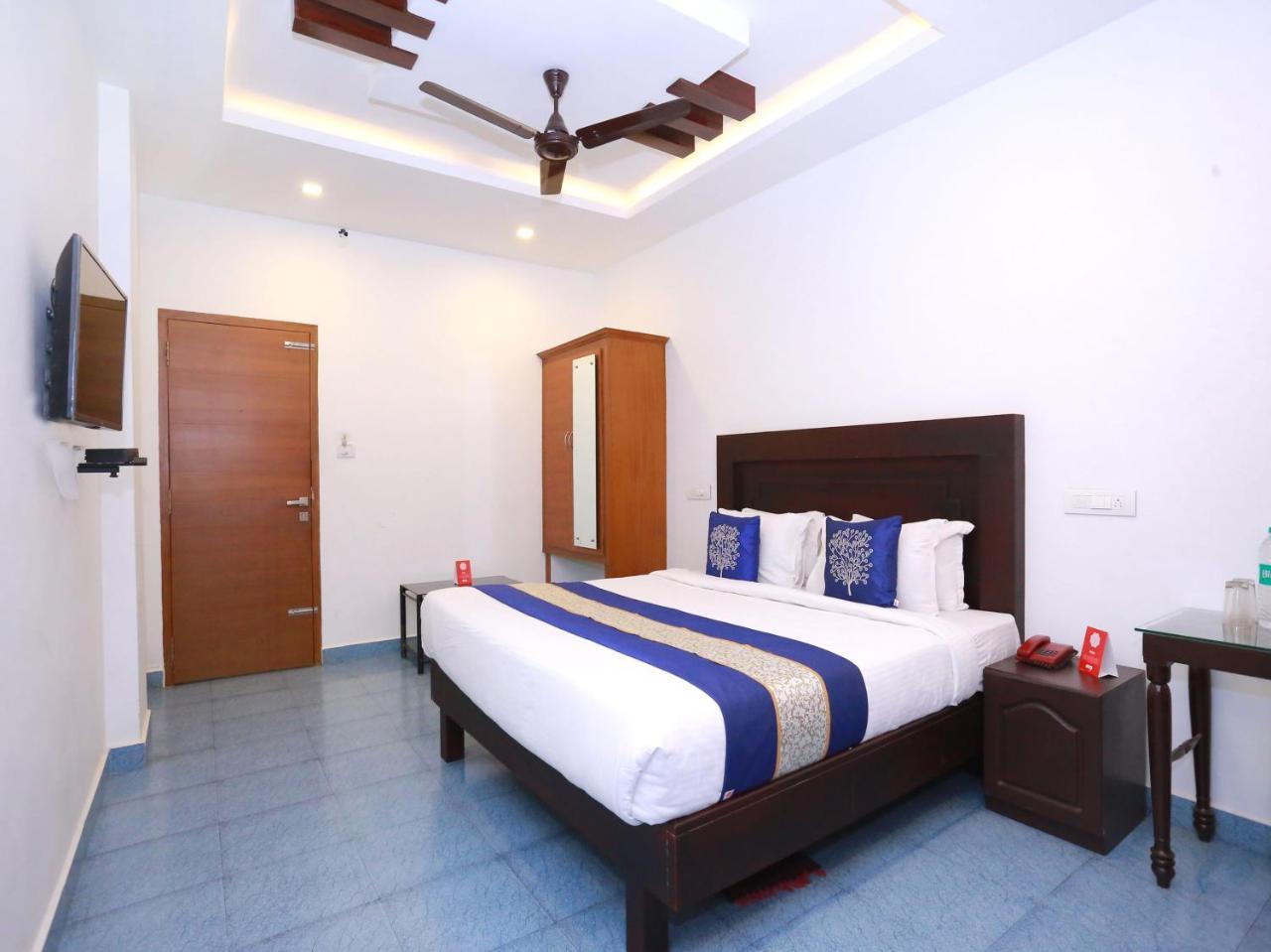 Oyo Flagship Malabar Plaza 3*