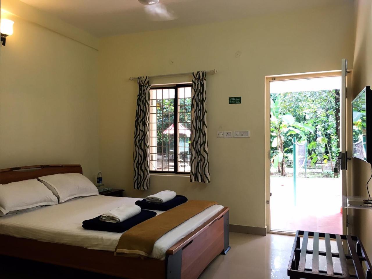 Palm Grove Service Bed & Breakfast Kochi