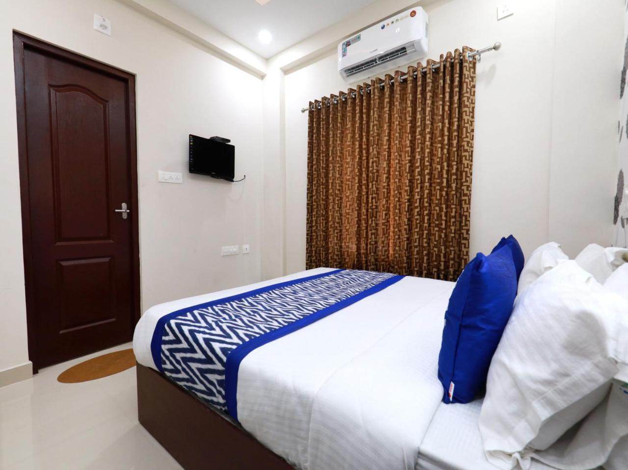 Oyo 6728 Almas Residency Hotel 3*
