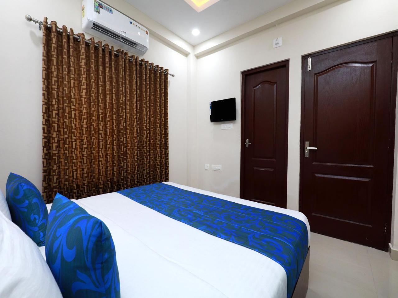 Oyo 6728 Almas Residency Hotel 3*