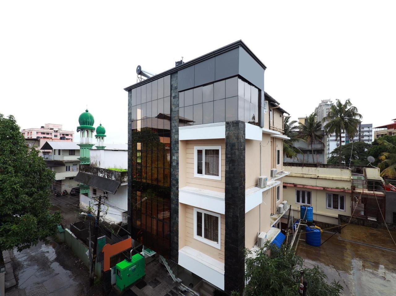 Hotel Oyo 6728 Almas Residency Kochi
