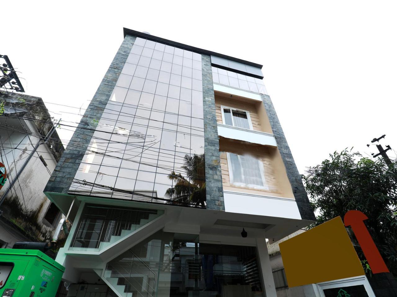 Hotel Oyo 6728 Almas Residency 3*