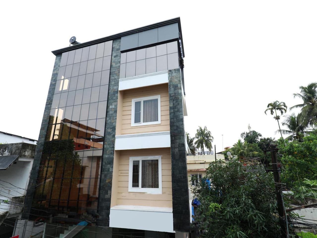 Oyo 6728 Almas Residency Hotel Kochi