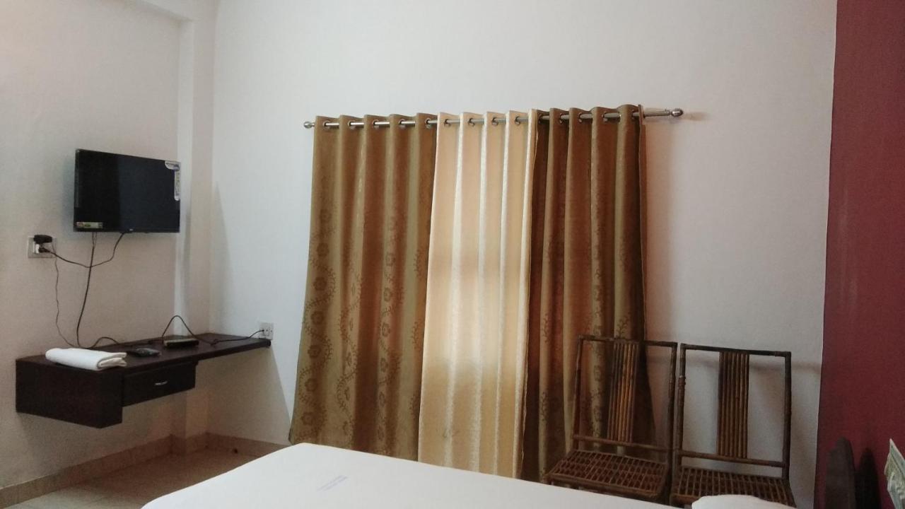 Madaparambil Tenants Hotel *