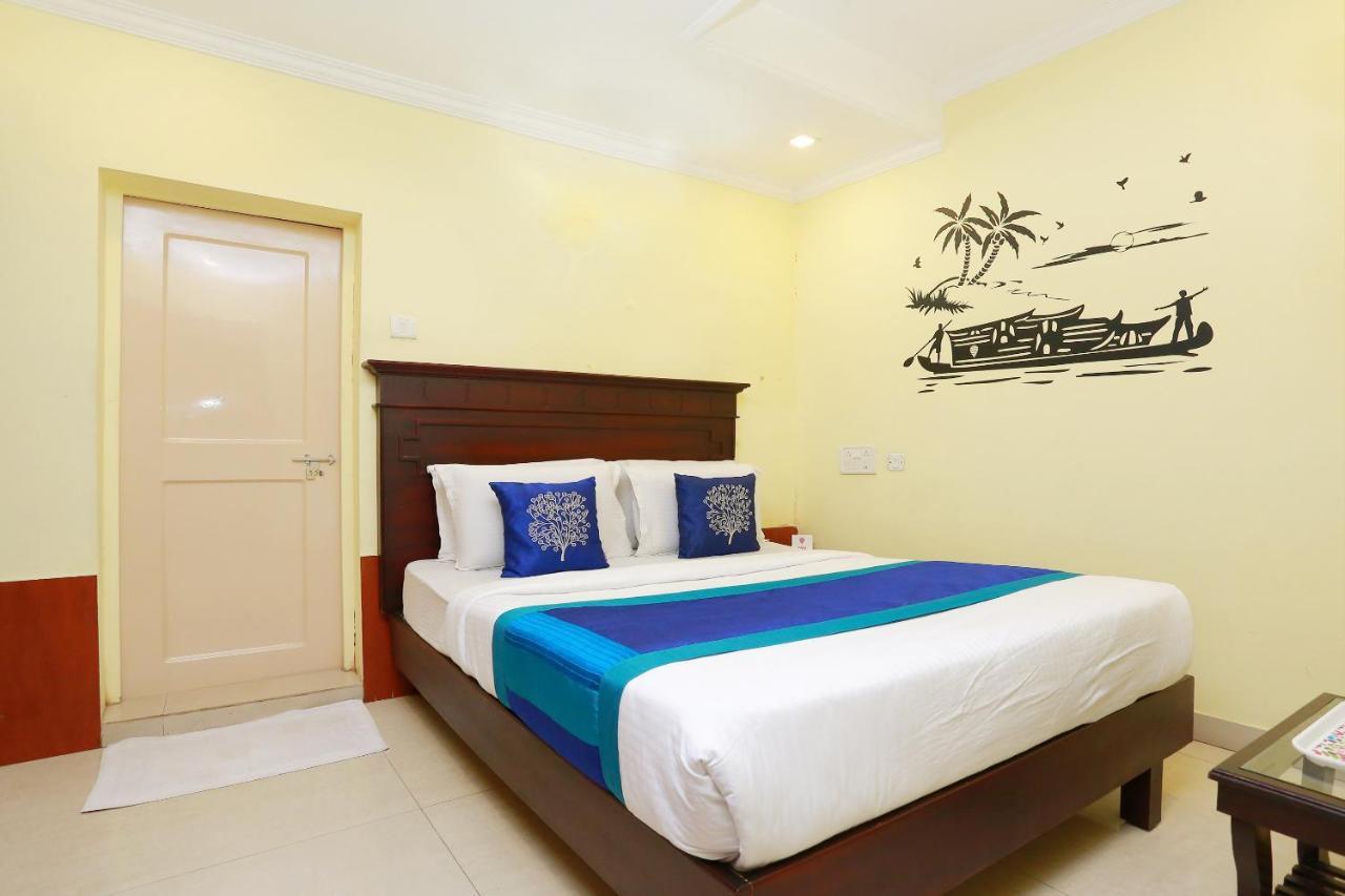 Hotel Oyo 5643 Malabar Plaza 3*