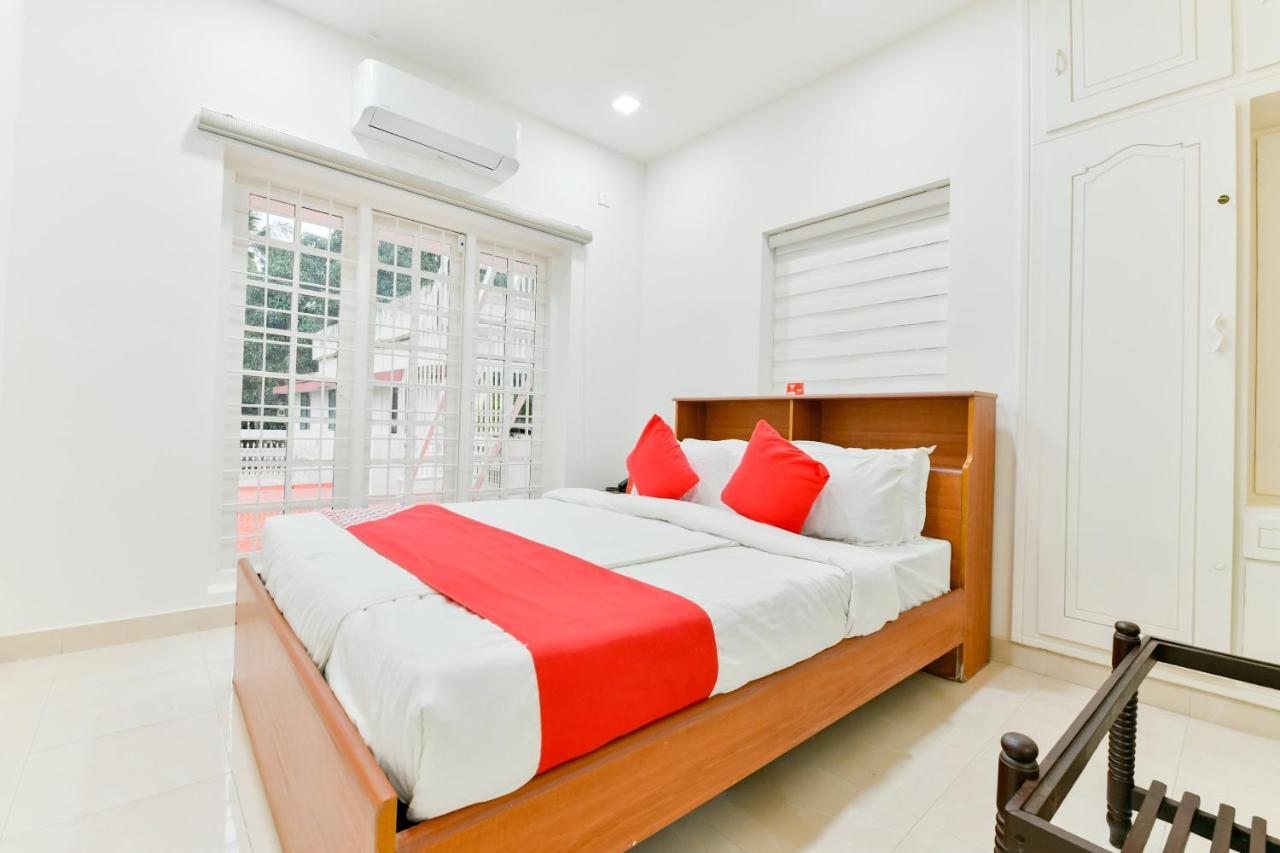 Oyo 16844 Adams Hotel