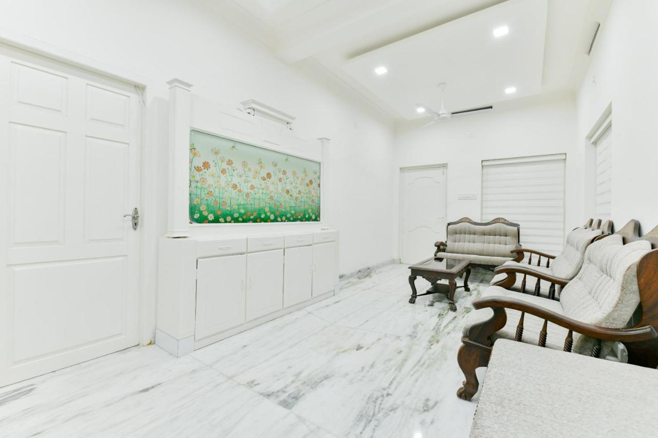 Hotel Oyo 16844 Adams Kochi