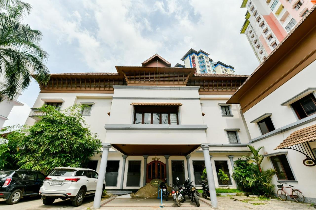 Oyo 23587 M-star Heritage P Ltd 3* Kochi