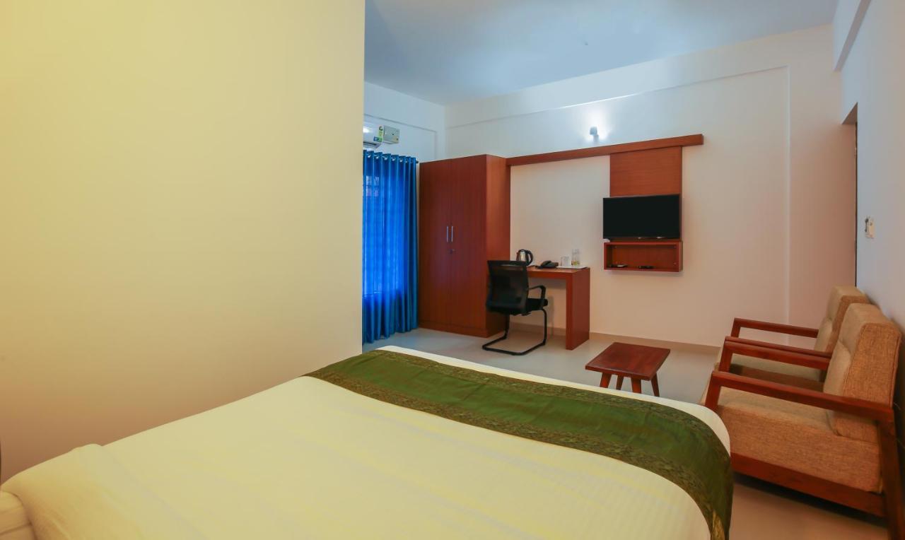 Phoenix Holidays Hotel Kochi