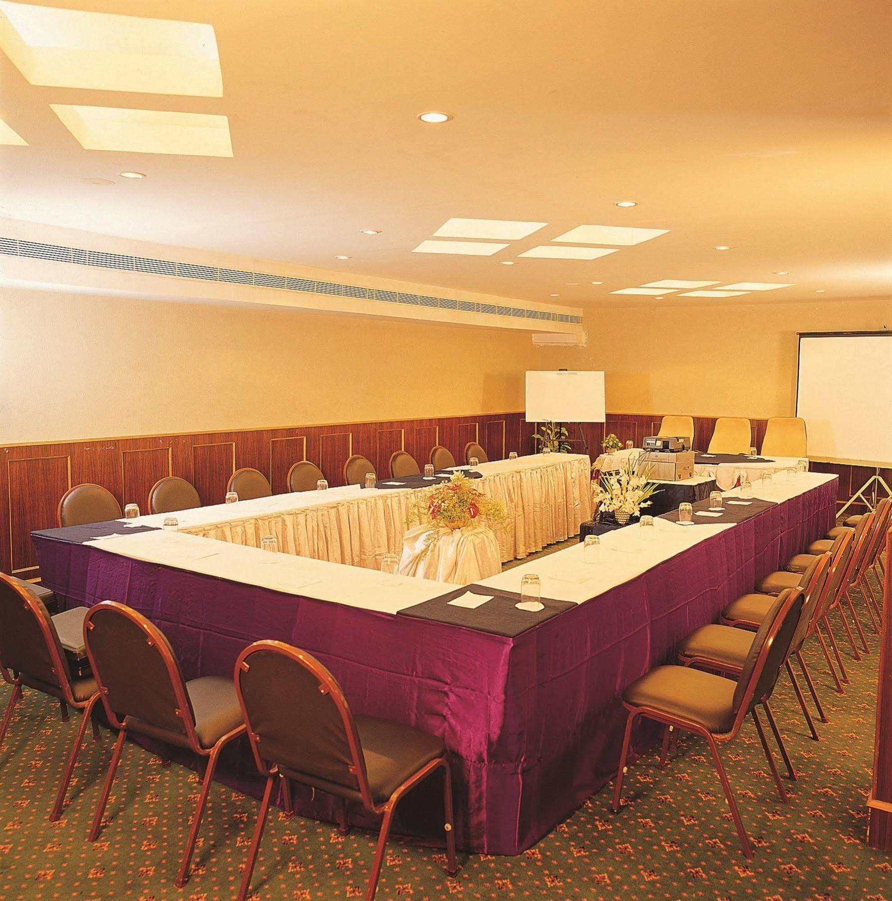The Woods Manor Mg Road 3* Kochi