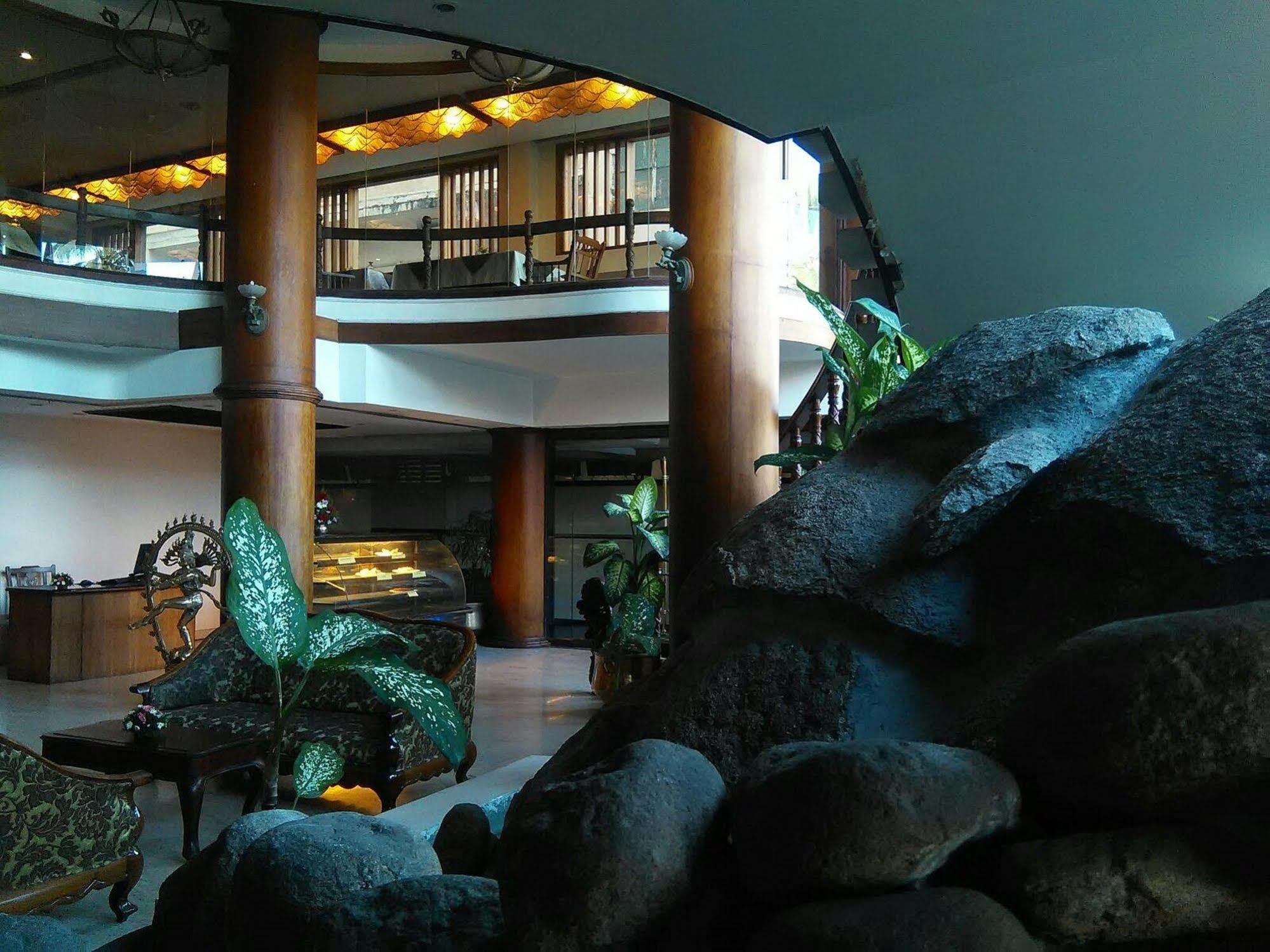 The Woods Manor Mg Road Hotel