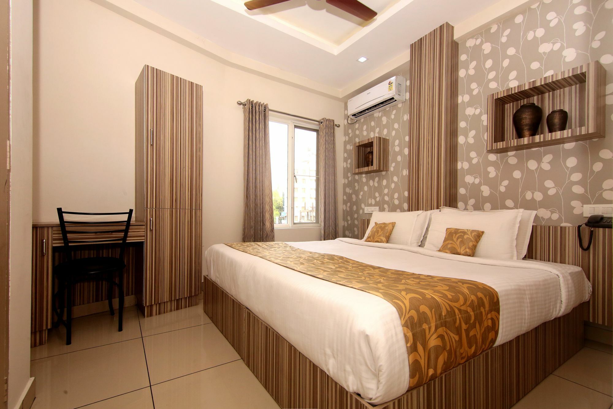 Oyo 7077 Reegate Hotel Kochi